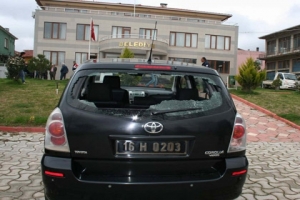 BELEDİYE ARA&Ccedil;LARINA ZARAR VERDİLER