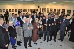 KANSERE SANATLA DİKKAT &Ccedil;EKTİLER