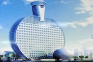 PİNG-PONG RAKETİ ŞEKLİNDE DEV OTEL