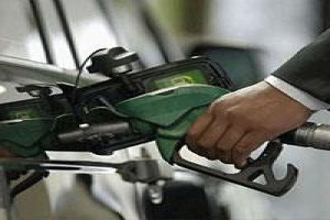 PETROL FİYATLARI D&Uuml;ŞECEK Mİ?
