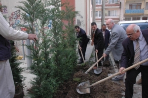 YUNUS EMRE PARKI'NA MAKYAJ