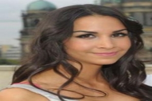 T&Uuml;RK KIZI SILA PLAYBOY'A SOYUNDU