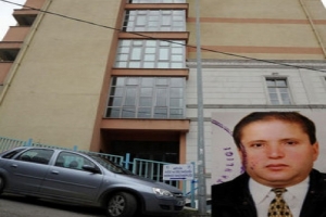 TELEFONU YAKALAMAK İSTEDİ 5.KATTAN D&Uuml;ŞT&Uuml;