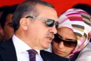 O TİYATRO OYUNUNA S&Uuml;MEYYE ERDOĞAN AYARI