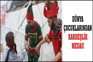 D&Uuml;NYA &Ccedil;OCUKLARINDAN KARDEŞLİK MESAJI
