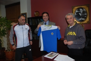 D&Uuml;NDAR'A FENERBAH&Ccedil;E'DEN ANLAMLI HEDİYE