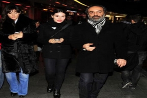 MONİCA İNSAN DEĞİL