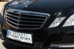 METİNER'İN DİKKAT &Ccedil;EKEN PLAKASI