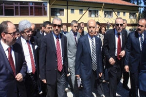BAKAN EKER ESKİ G&Uuml;NLERİ YAD ETTİ