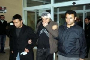 MASKELİ GRUP SİVAS'TA &Ouml;ĞRENCİ EVİ BASTI