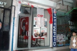 CHP SE&Ccedil;İM B&Uuml;ROSUNA MOLOTOFLU SALDIRI