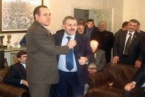 KAYMAKAMDAN AKP'Lİ ADAYLARA NAZAR BONCUĞU