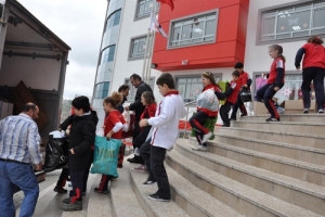 SINAV'DAN L&Ouml;SEMİLİ &Ccedil;OCUKLARA KIYAFET YARDIMI