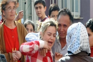 ZİHİNSEL ENGELLİ KIZ YANARAK CAN VERDİ