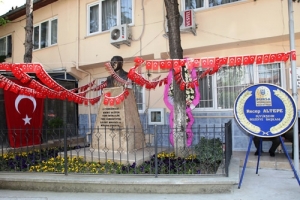 YENİ KARAMAN'A 'ATAT&Uuml;RK' B&Uuml;ST&Uuml;