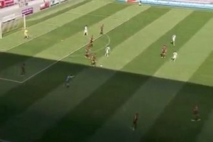 ORTA SAHADAN &Ouml;YLE BİR GOL ATTI Kİ