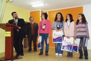 &Ouml;ZEL NİL&Uuml;FER İREM DERECEYE GİRENLERİ &Ouml;D&Uuml;LLENDİRDİ