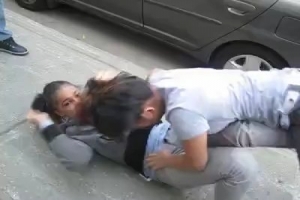 KIZ MESELESİ Y&Uuml;Z&Uuml;NDEN KAVGA ETTİLER