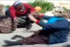 YAŞLI KADININ APA&Ccedil;İ DANSI REKOR KIRIYOR