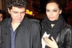 AZRA AKIN ARTIK YALNIZ