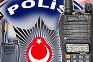 POLİS TELSİZİNDEN MERKEZE İLGİN&Ccedil; ANONS