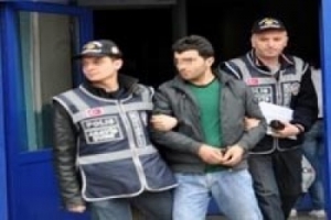 KA&Ccedil;IRDIĞI KIZI EŞİNE KUZENİ OLARAK TANITTI