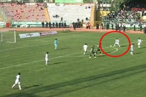 SEYİRCİYE KIZDI KENDİ KALESİNE GOL ATTI