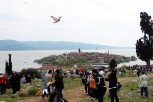 G&Ouml;LYAZI SEMALARI U&Ccedil;URTMALARLA RENKLENDİ