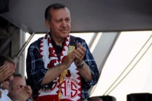BAŞBAKAN'IN ANTALYA'DAKİ PROMTER AZİZLİĞİ