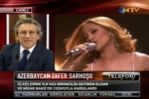 AZERİ ŞARKICI NEDEN T&Uuml;RK BAYRAĞIYLA &Ccedil;IKTI