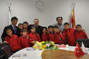 &Ouml;ĞRENCİLERDEN ECZACILARA ZİYARET