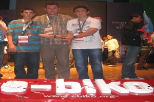 KARDEŞ OKULA &Ouml;D&Uuml;LLERİNİ HEDİYE ETTİLER