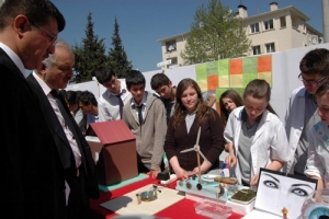 GELECEĞİN BİLİM ADAMLARI H&Uuml;NERLERİNİ SERGİLEDİ