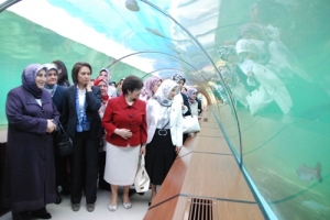 &Ccedil;ELİK VE M&Uuml;NEVVER ARIN&Ccedil; YILDIRIMLI KADINLARLA BULUŞTU