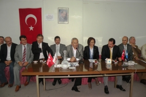 AK PARTİ MUHTARLAR DERNEĞİ'NE &Ccedil;IKARMA YAPTI