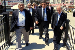 DEMİR&Ouml;Z: SORUNLARIN KAYNAĞI EKONOMİ