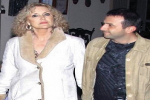 15 YAŞ K&Uuml;&Ccedil;&Uuml;K SEVGİLİYLE EL ELE