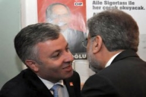 AKP'Lİ BAKAN CHP OFİSİNİ ZİYARET ETTİ