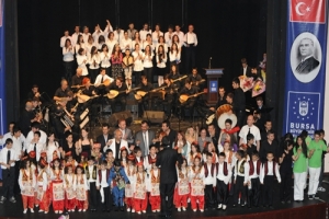 K&Uuml;&Ccedil;&Uuml;K SANAT&Ccedil;ILARDAN B&Uuml;Y&Uuml;K PERFORMANS