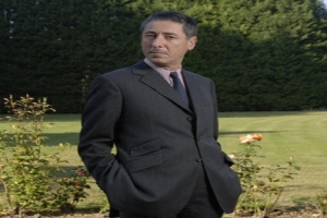 POLİTİKACILAR HADIM EDİLSİN