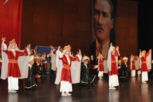 MİNİK AYAKLARIN B&Uuml;Y&Uuml;K DANSI
