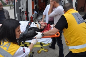 MOTOSİKLET OTOB&Uuml;SE &Ccedil;ARPTI: 1 &Ouml;L&Uuml;