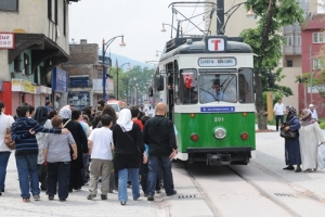CUMHURİYET CADDESİ NOSTALJİK TRAMVAYLA CANLANDI