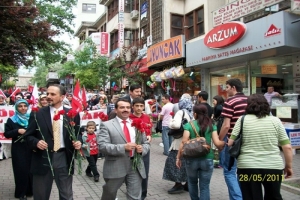 SAADET PARTİSİ SEVGİ Y&Uuml;R&Uuml;Y&Uuml;Ş&Uuml; İLGİ &Ccedil;EKİYOR