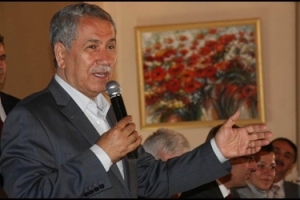 Arın&ccedil;: Her g&uuml;n kavga edecek halimiz yok