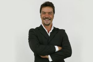 Beyaz, dolandırıcıyı canlı yayında deşifre etti!