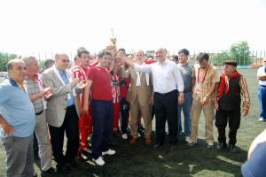 Şampiyonluk kupasını  Başkan Altepe'den aldılar