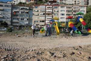 Kayıkhane &ccedil;ocuk parkı yenileniyor