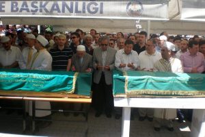 Mevlid yolunda vefat edenleri B&uuml;lent Arın&ccedil; uğurladı