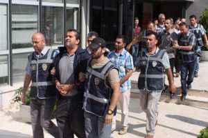 DHKP-C &uuml;yeleri sloganlarla adliyede